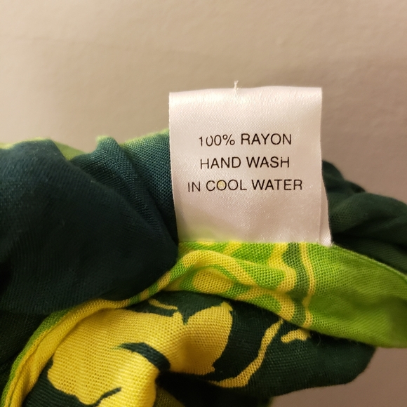 Hibiscus Collection Hawaiian Sarong - Picture 4 of 4